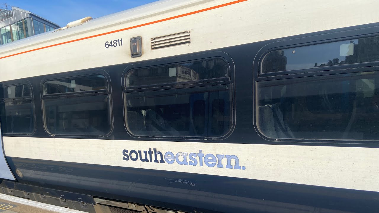 Journey on the Southeastern Class 465 Train from London Charing Cross to London Bridge