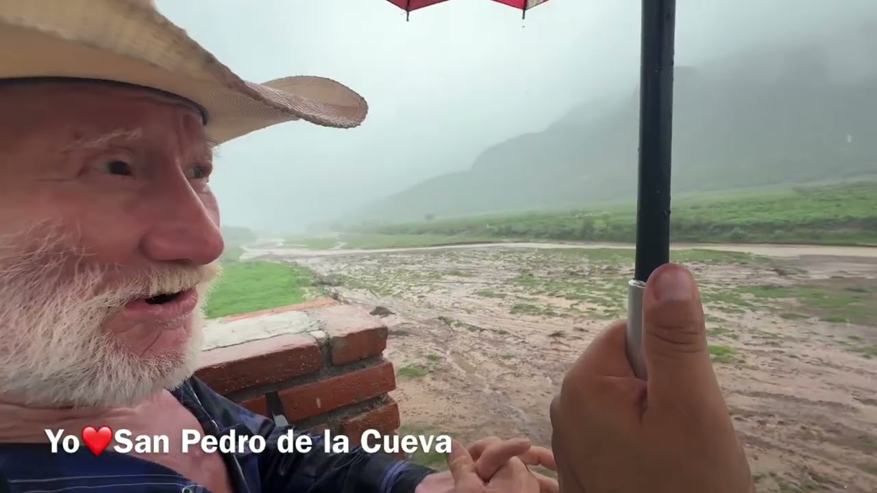 Recorriendo las calles con El Pinto en un viernes lluvioso en San Pedro de la Cueva tormenta Lorena
