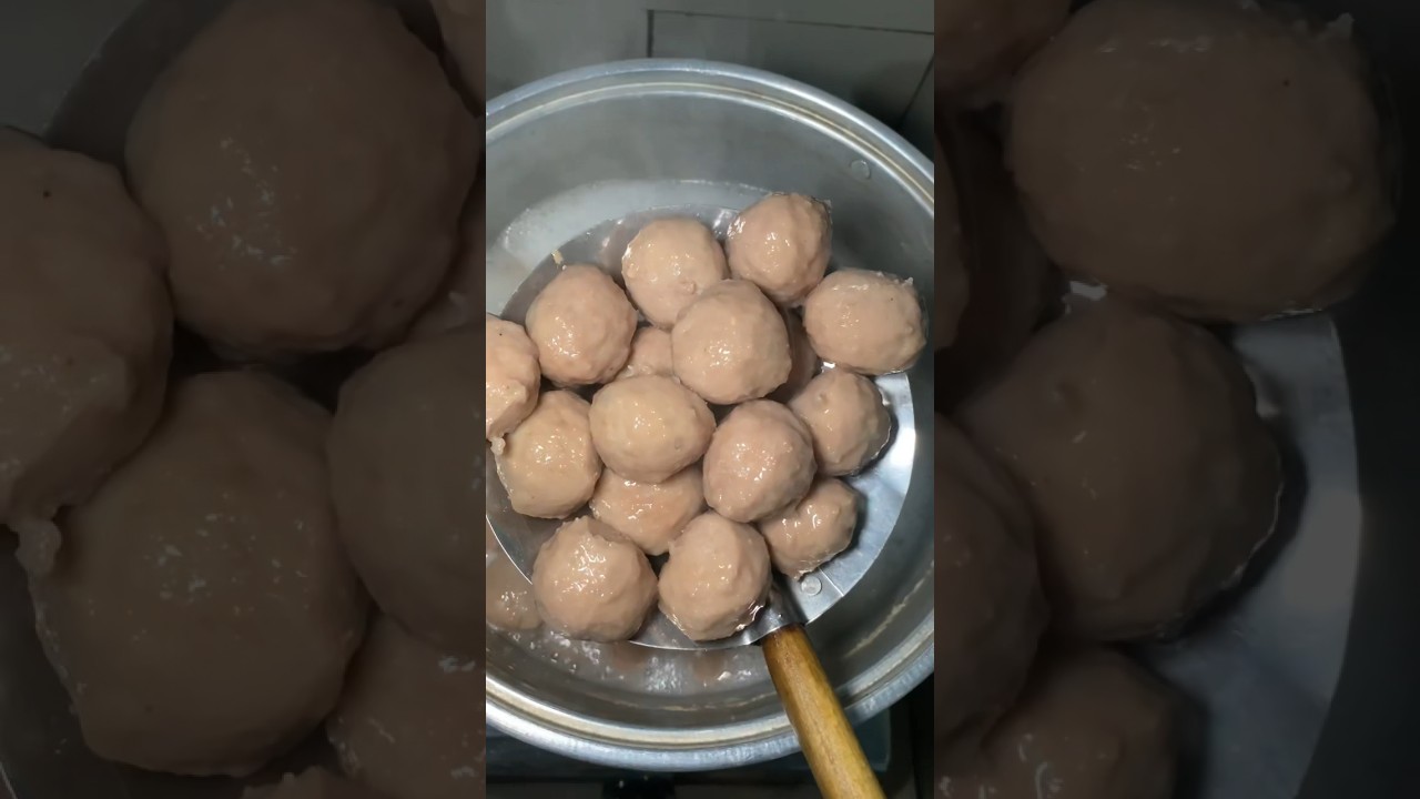 Bakso sapi!! Bakso mercon!!