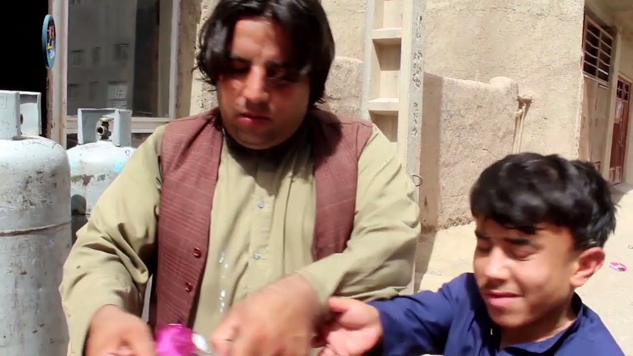 نمایش کجیر بستنی میفروشه