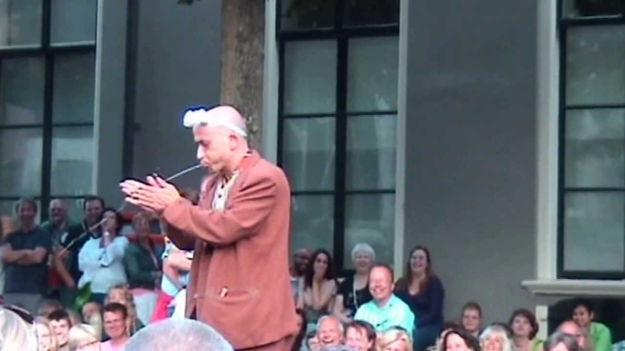 Deventer op stelten 2012 Leandre  Grote kerkhof.