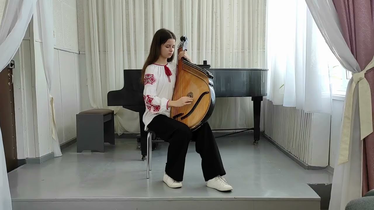 Мінкарська Заміра, М. Лобко Варіації  у/н пісні 