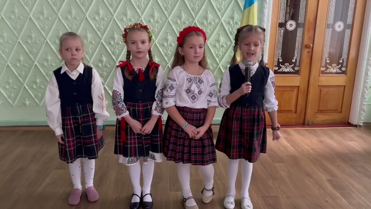 🎉🕊️Святкове зібрання з нагоди Дня Гідності та Свободи серед 1-х класів!