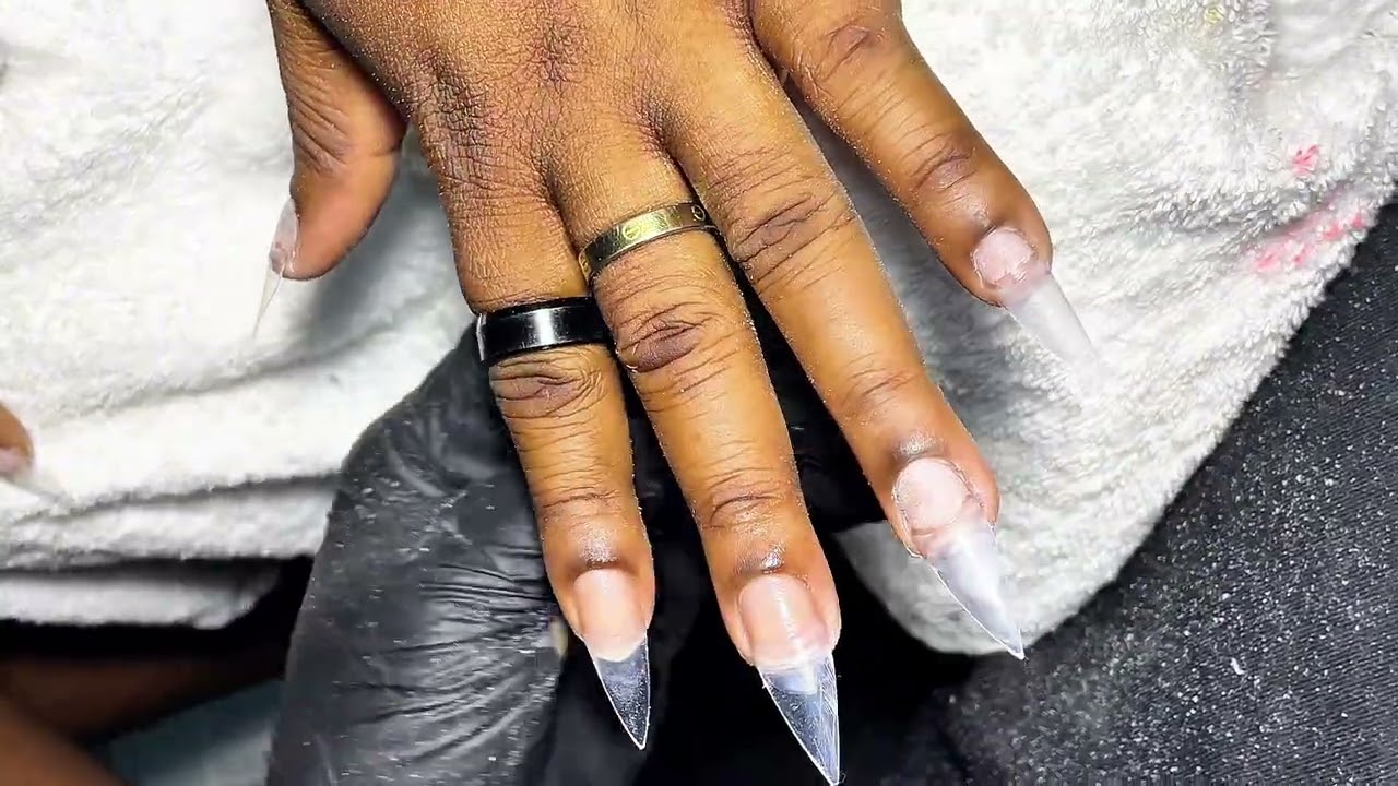 An Incredible Minimalistic French Tips