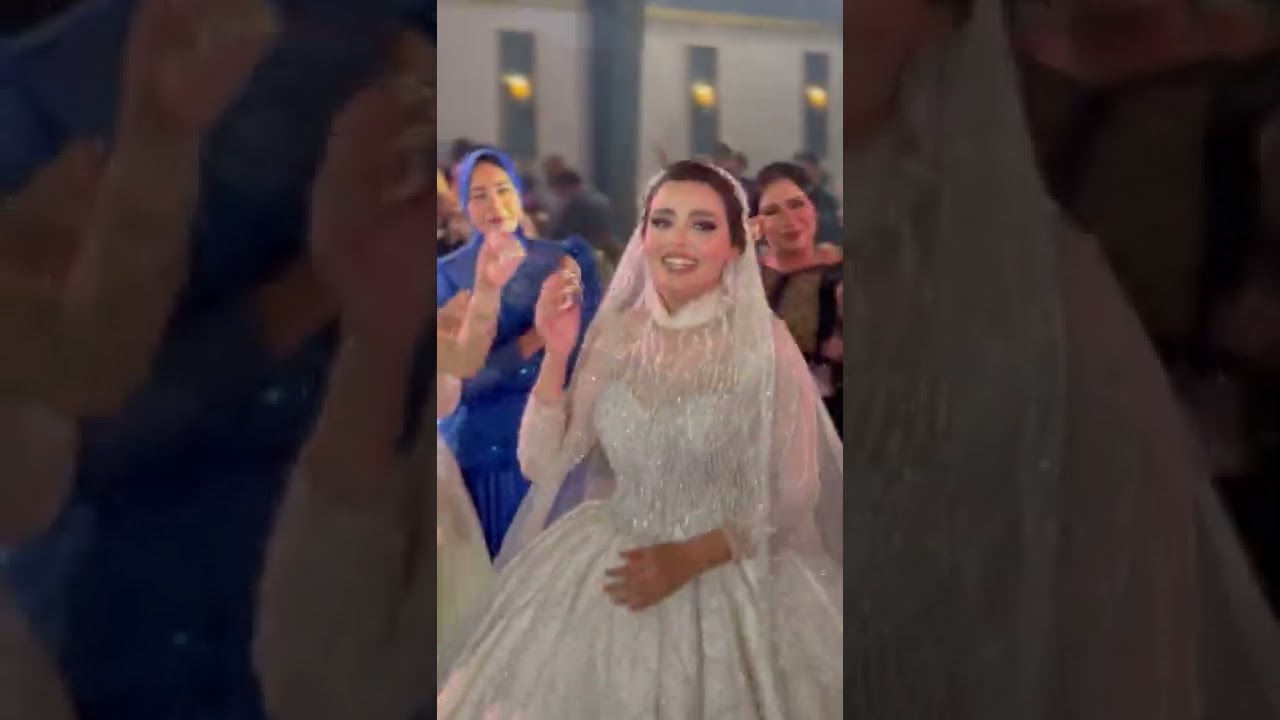 العروسه الفرفوشه الروشه بترقص واصحابها كلهم حواليها وبيرقصوا معها بيسقفوا لهم ربنا يسعدها يا رب👰👰💃💃🤍