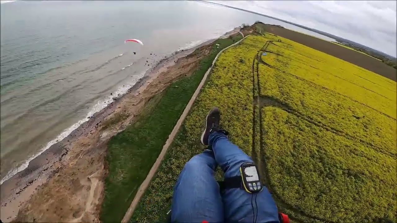 Gleitschirm fliegen an der Steilküste von Boltenhagen