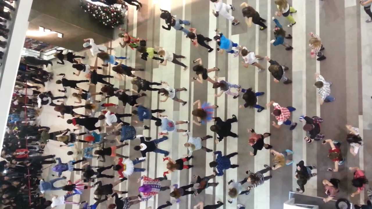 Flashmob Lady Gaga in Saint-Petersburg 8.12.12 (Stockmann)