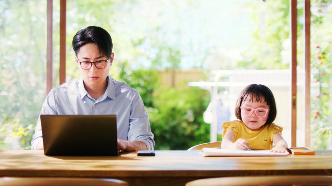 間宮祥太朗、仕事のできるメガネ男子に！　お家で女の子とイチャイチャ「チューっといきます？」　ロッテ『クーリッシュ』新CM