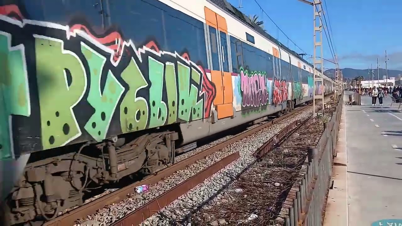 Renfe R1 y RG1 Estacion de Badalona Efectos por obras ( UT 447 y Civia 465 )