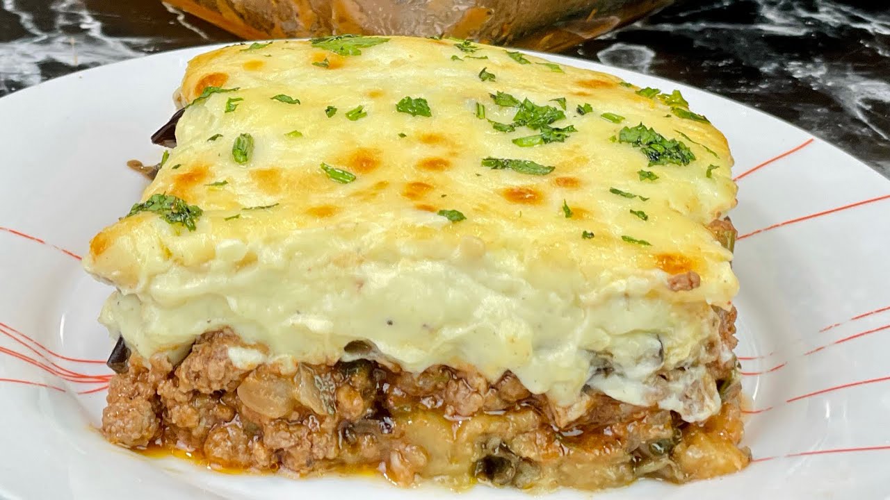 La MOUSSAKA 🍆 Gratin d'aubergine et boeuf haché avec une sauce spéciale 👩🏻‍🍳
