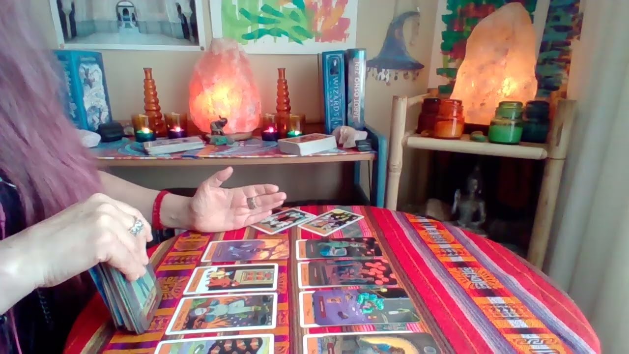 LEO!! 🔮Te están colocando frente a un amor bello, elevado!! Tú y alguien son compañeros de camino!!