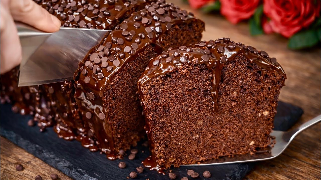 Просто смешайте ингредиенты и поставьте в духовку! Шоколадный кекс мечты 🍫