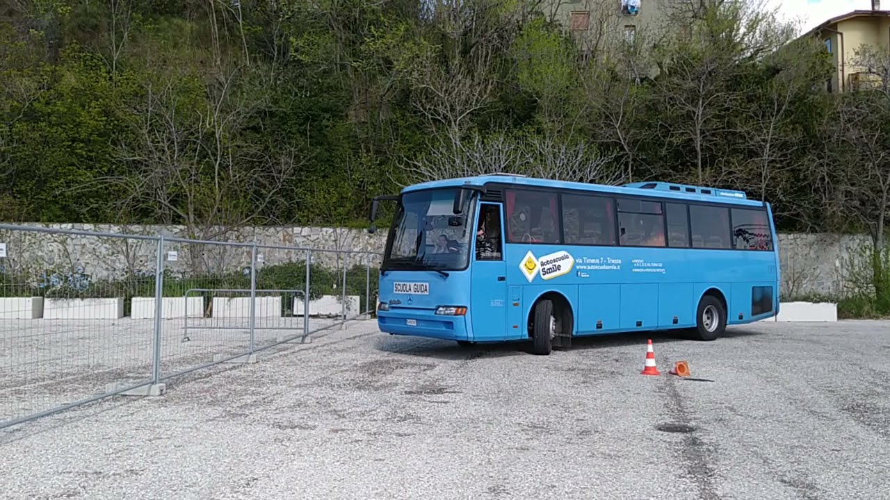 Test guida Autobus: Manovre parcheggio e Slalom