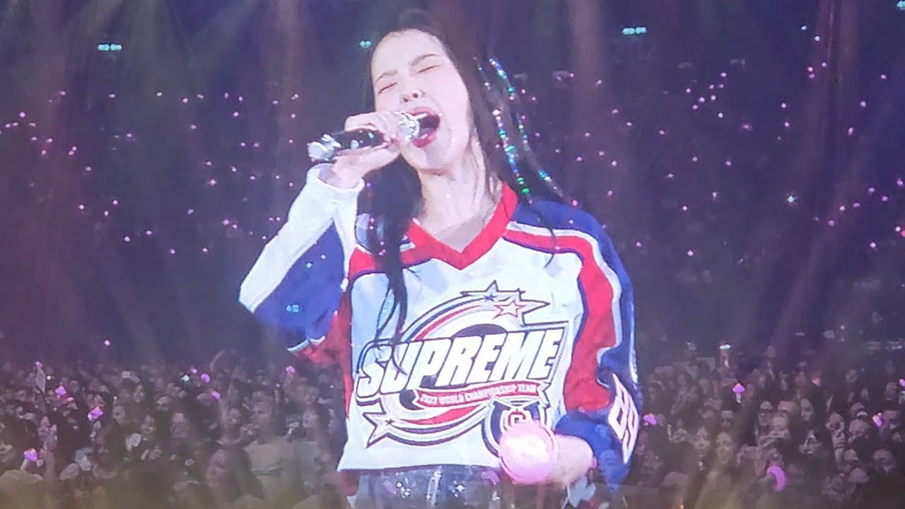 IU - Eight + Coin @ HEREH WORLD TOUR Berlin