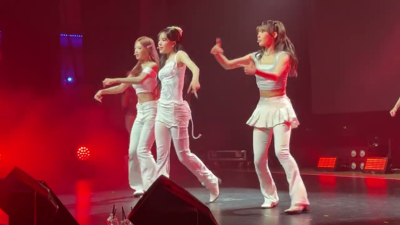tripleS (트리플에스) - 깨어 (Are You Alive) | 250919 | Alphie Alpha Percent Tour | Los Angeles | 4K Fancam