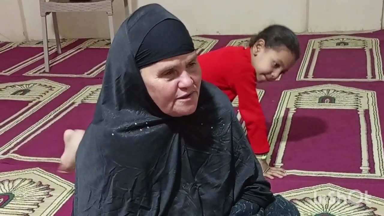 امرأة مسنة (امية) تحفظ القران بعد سن الستين 👍سبحان الله العظيم