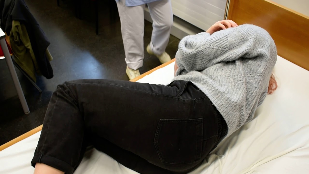 Lagerung von Schlaganfallpatienten auf die mehr betroffene Seite - nach Bobath