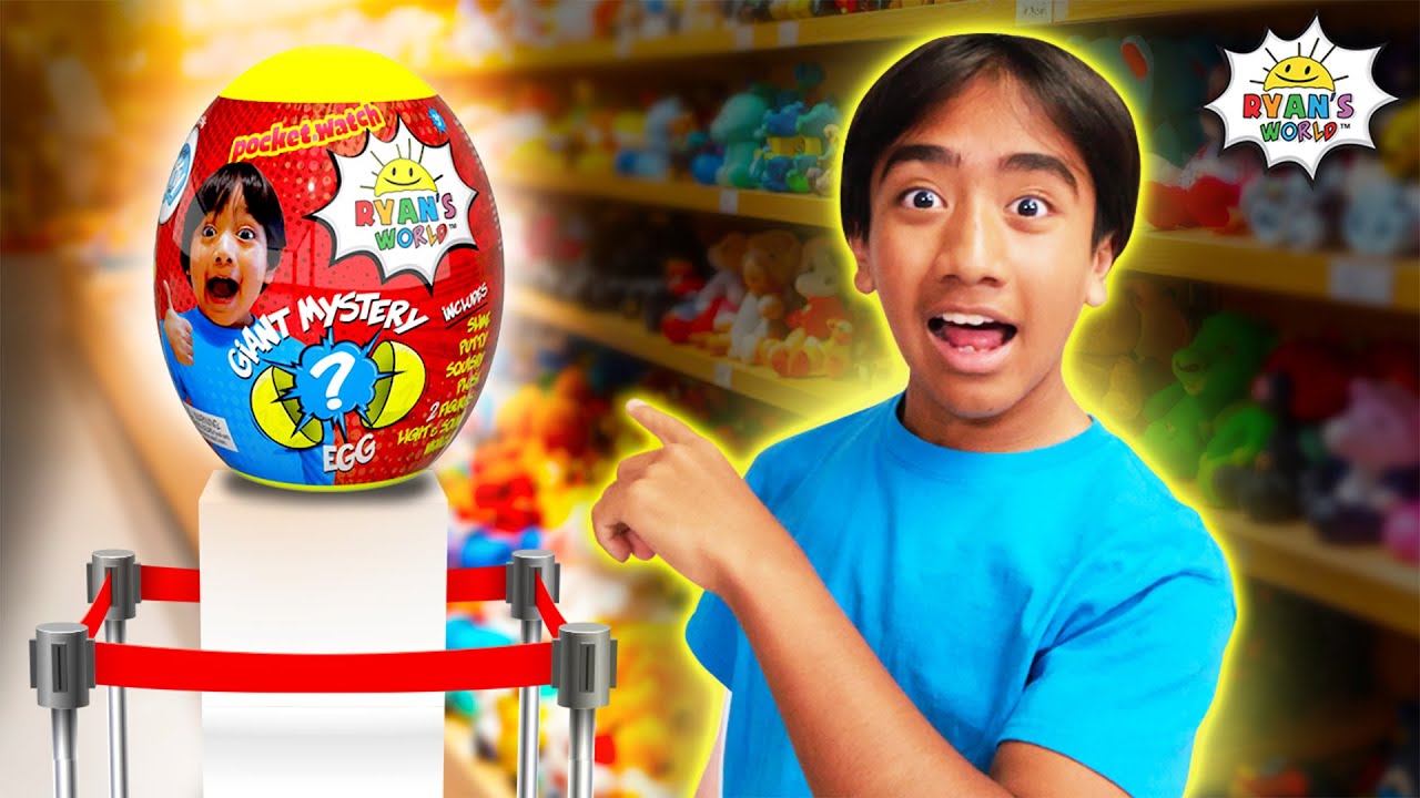 Ryan's World Visits a GIANT TOY MUSEUM!