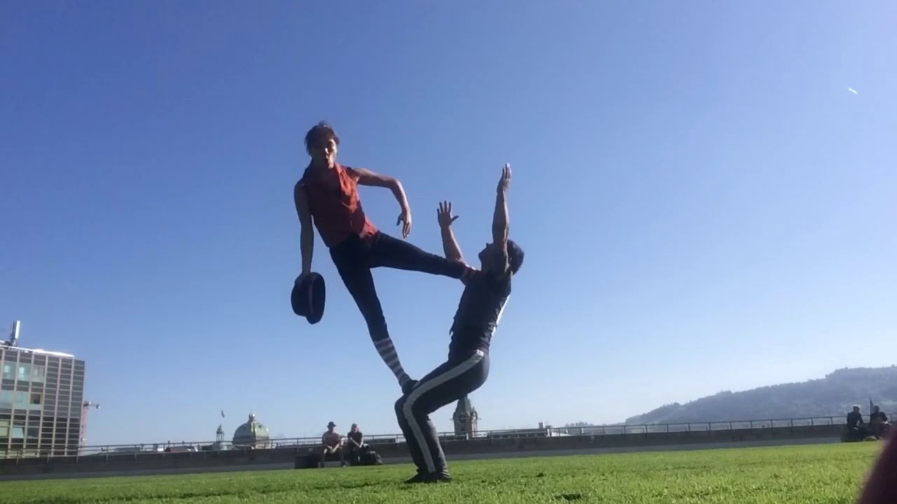 duo acrobático cómico Circo Maravilla