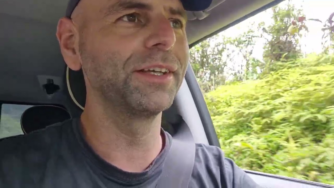 Sur la route du belvédère de Taravao à Tahiti #vanlife 
