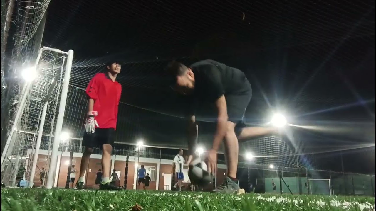 Día 3 atajando 🧤😒🥅 (me olvidé las manos en casa )