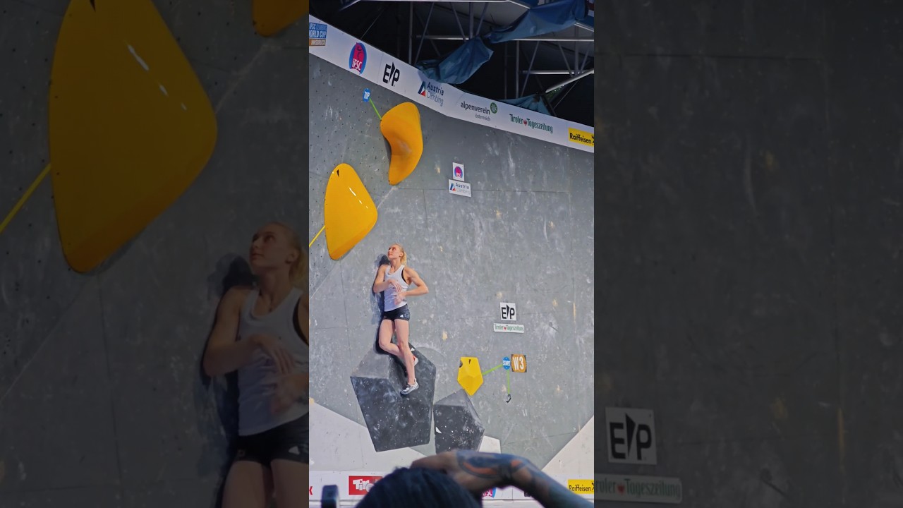 Waiting for a bus on the volume😱IFSC WORLD CUP INNSBRUCK 2024Woman's Boulder Final W3 Janja Garnbret