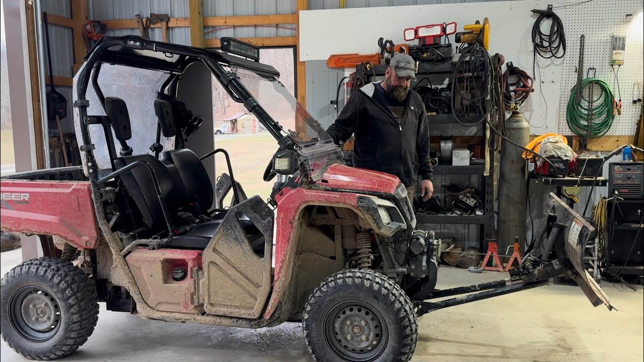 Установка снегоуборочного отвала на Honda Pioneer 520