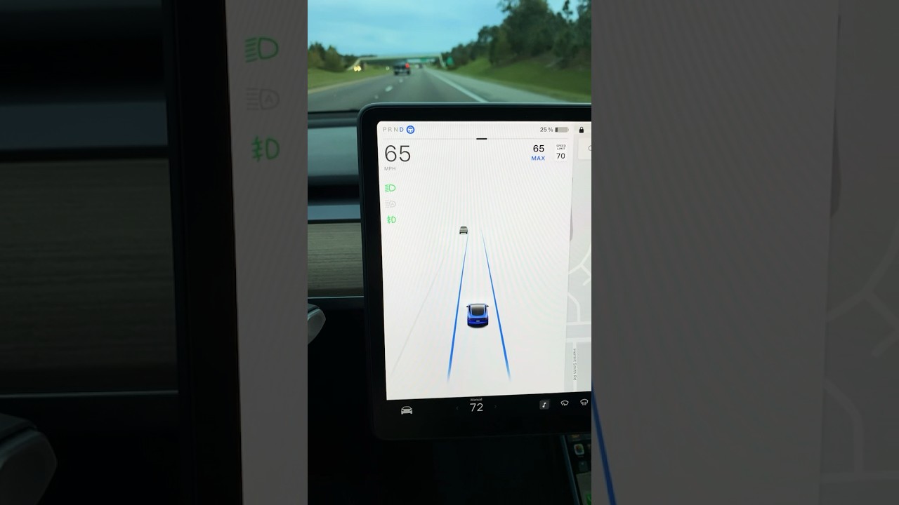 Tesla z automatycznym sterowaniem i tempomatem #kr&oacute;tkie filmy #tesla #ev #cybertruck
