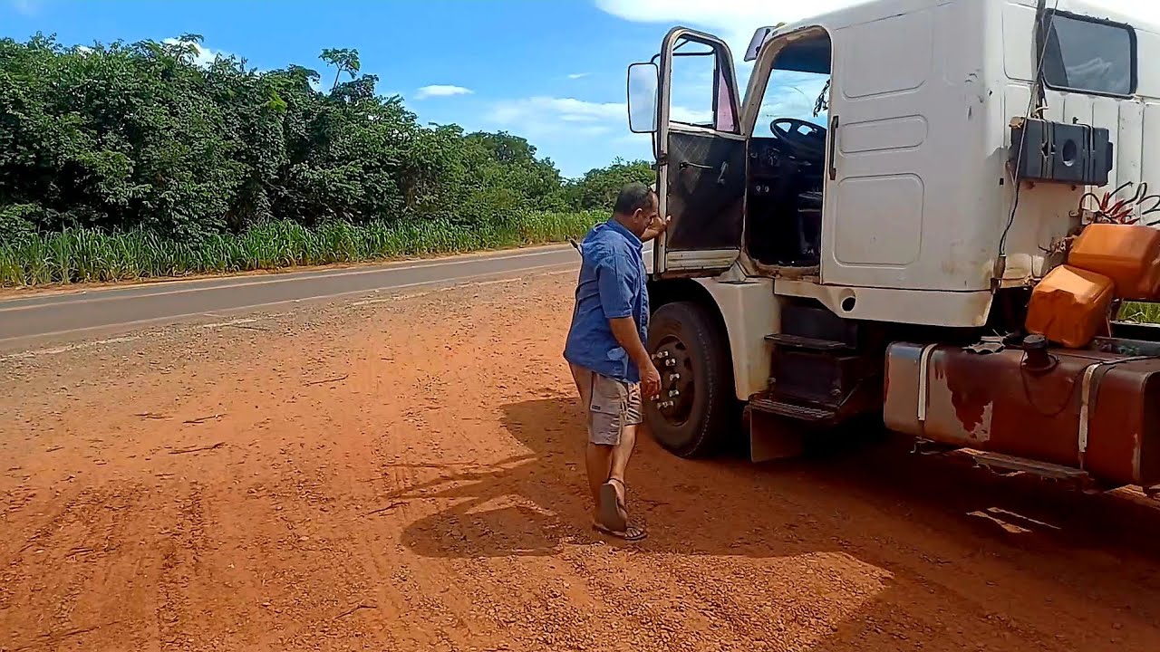 Entregando o feno na fazenda. Viajamos 300km na terra😱🫣