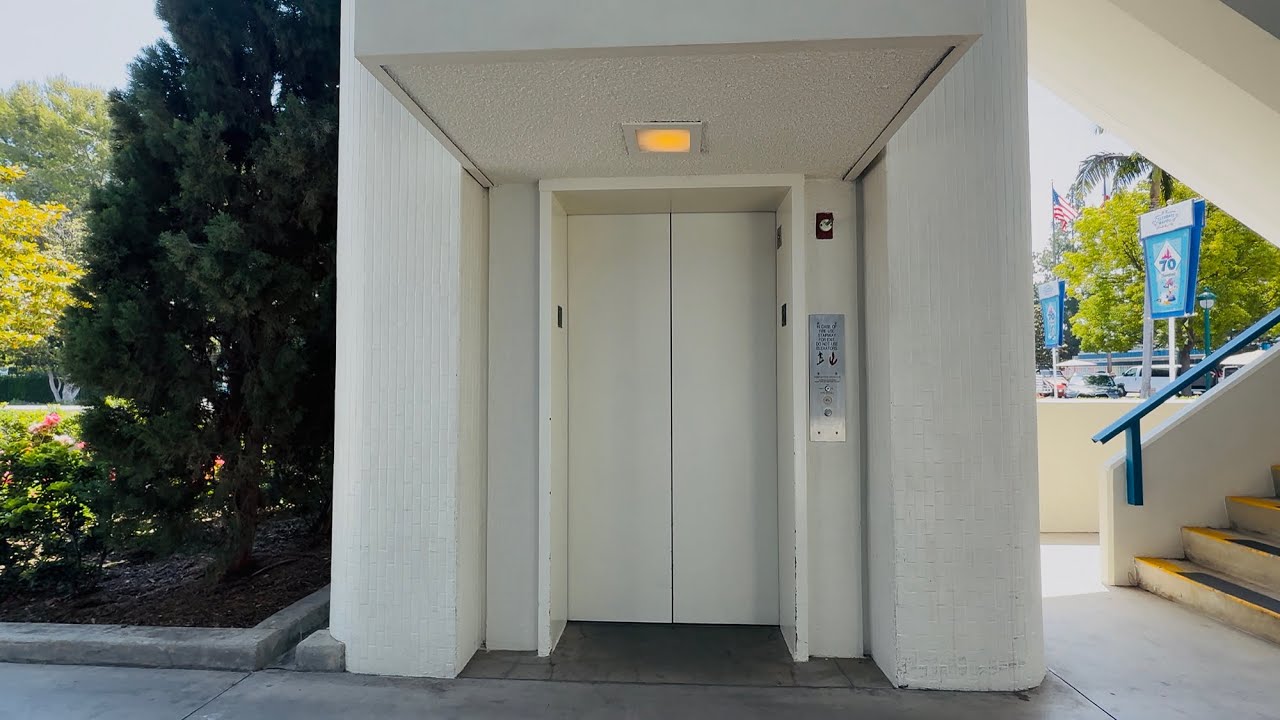 Thyssenkrupp Elevator Ride 🛗 Parking Garage, Disneyland Hotel, Anaheim, California, USA