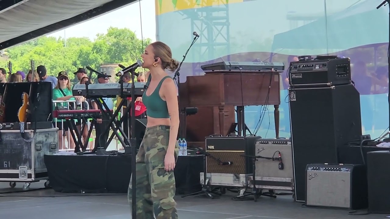 Danielle Bradberry Worth It CMA Fest 6/11/2023