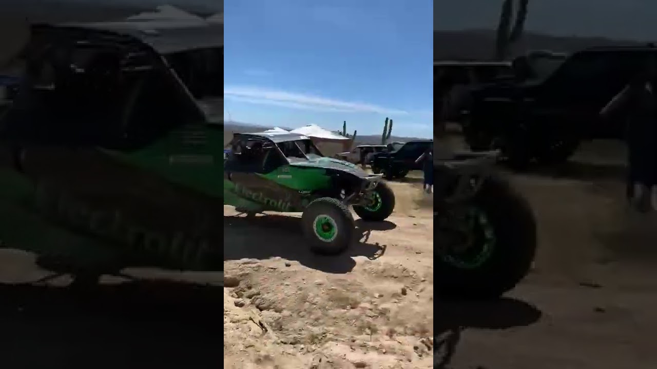 Rody Amaya pasando por el cruce de Todos Santos.💥🏁300, 2022 PROAJA#grttv #GrtatvOffroad #grtoffroad