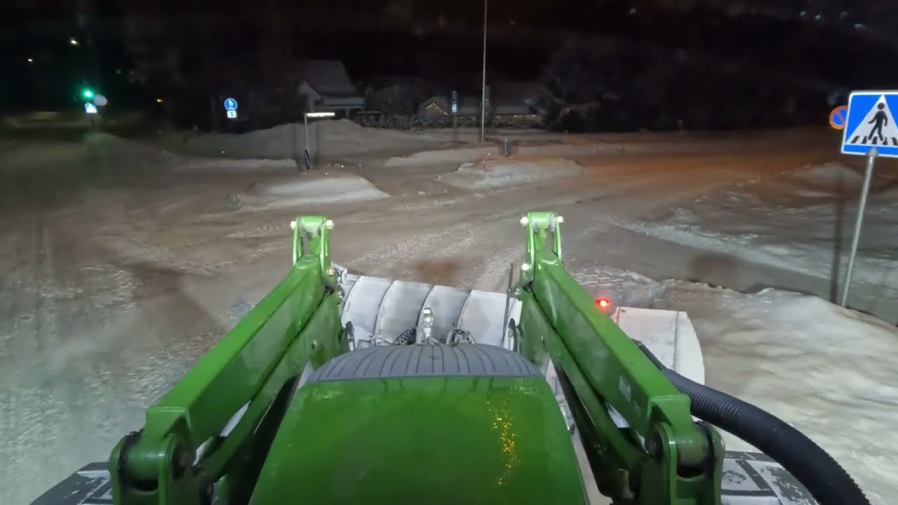 Aurausta | Fendt 724 ja Snowek U420