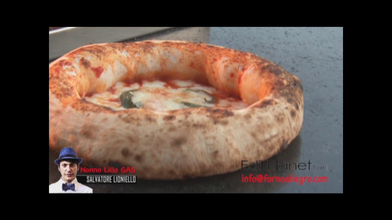 Salvatore Lioniello presents the pizza oven Nonno Lillo gas fired