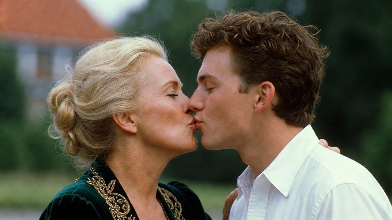 De Innerlijke Schoonheid Van De Rijpe Vrouw Raakte Het Hart Van De Jonge Man | Offici&euml;le Muziekvideo