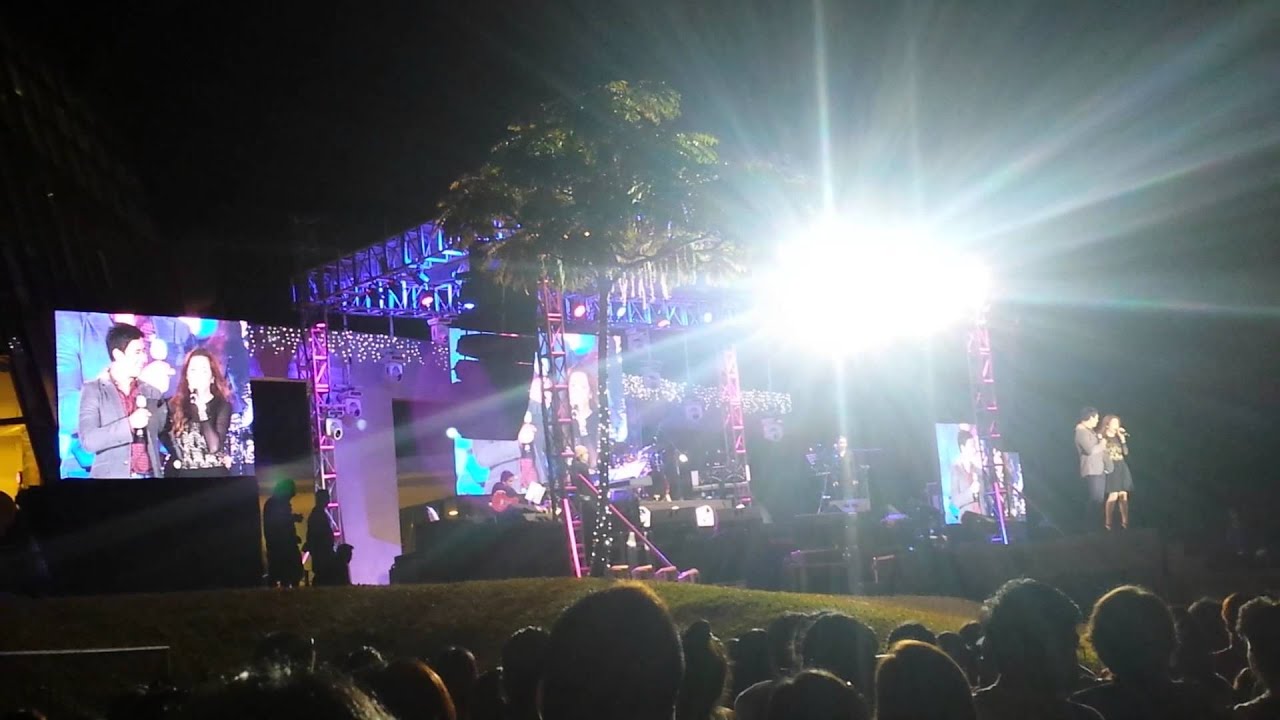 [123013] Eric and Angeline flirting onstage ^^ LOL