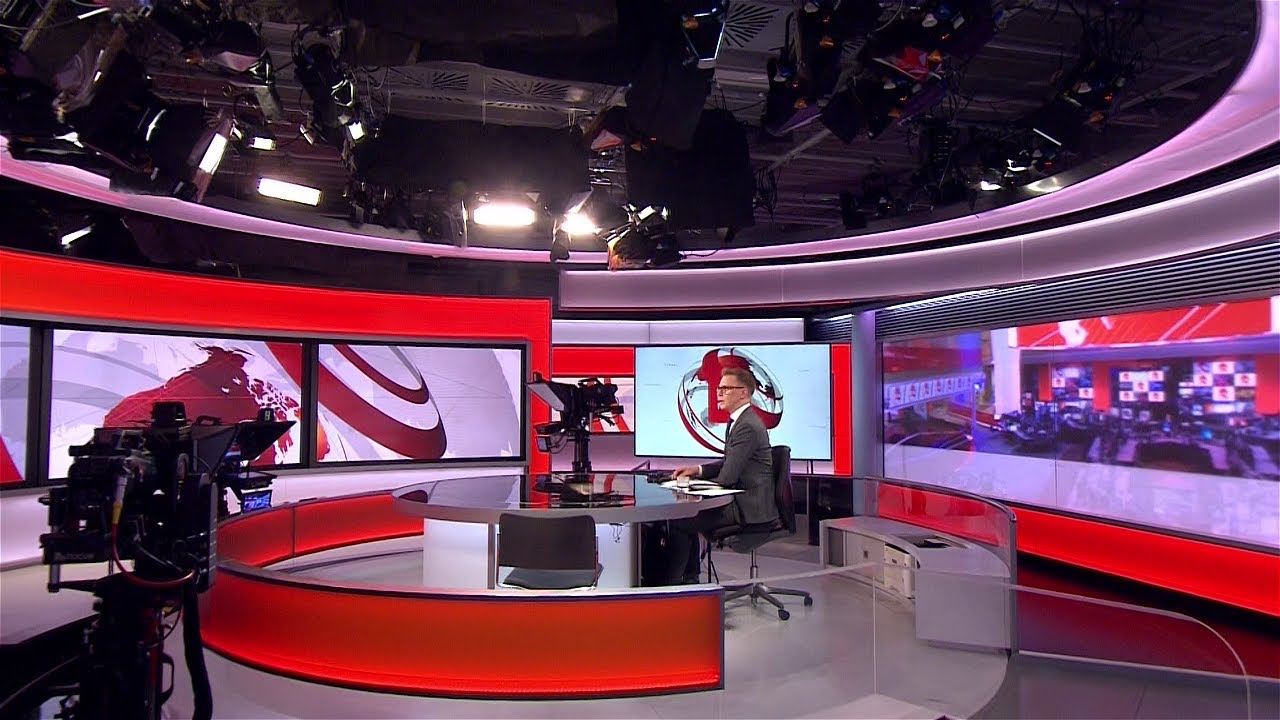 BBC - BBC News [World] (08BST - Headlines & Intro - Old Studio Set - 12/9/23) [1080p50]