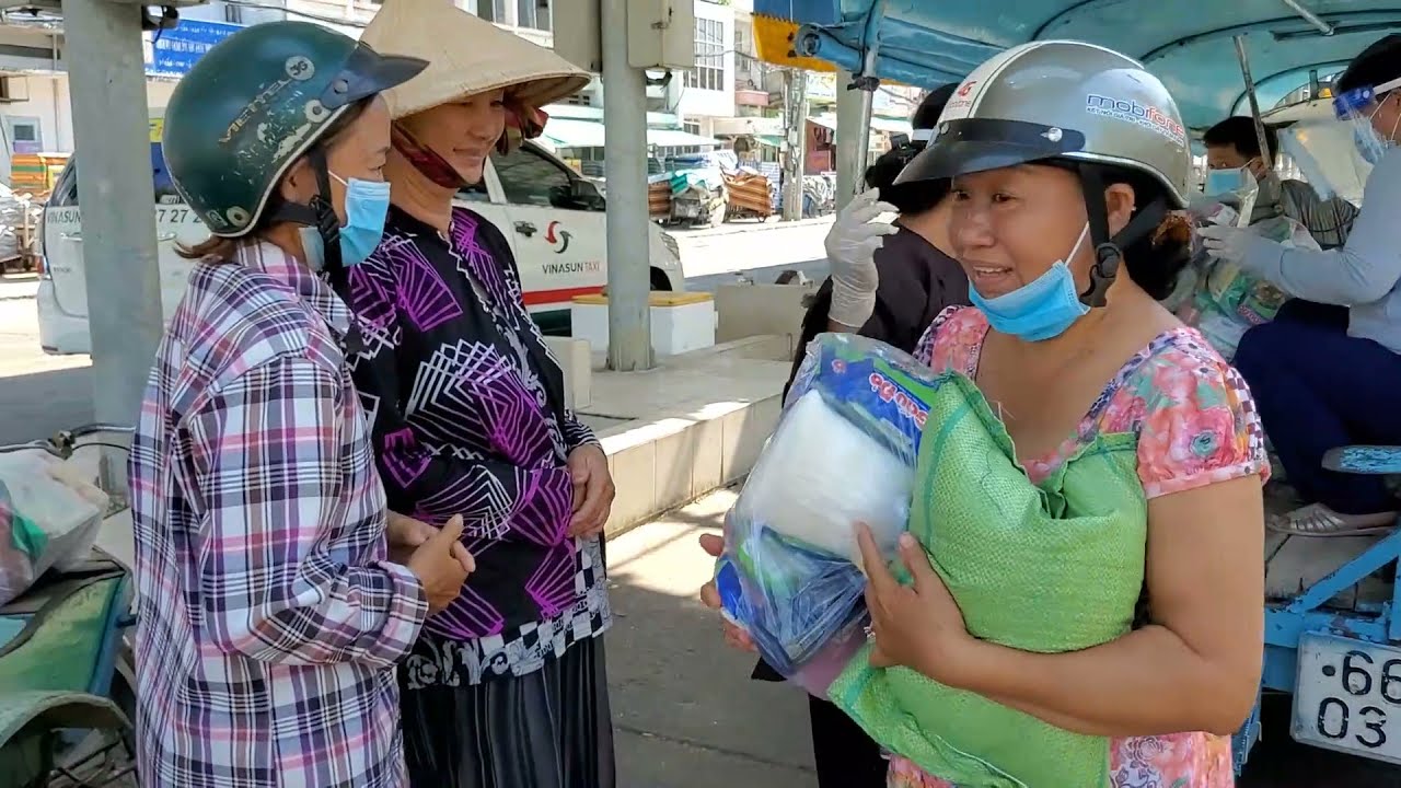 HÀNH TRÌNH PHÁT 500 PHẦN QUÀ CHO BÀ CON NGHÈO KHÓ KHĂN TRONG ĐẠI DỊCH | Phật Sự CHÙA HƯNG THIỀN