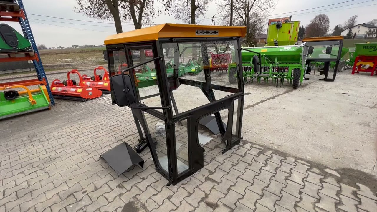 Kabina ciągnikowa Ursus C-360 bez błotników