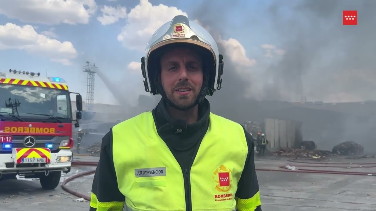 Incendio de nave de reciclaje en San Fernando de Henares