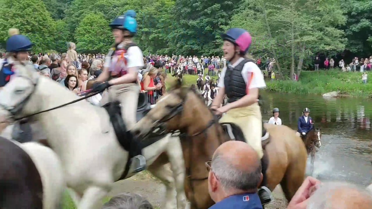 Peebles Beltane 2017 - Horses River  Cross