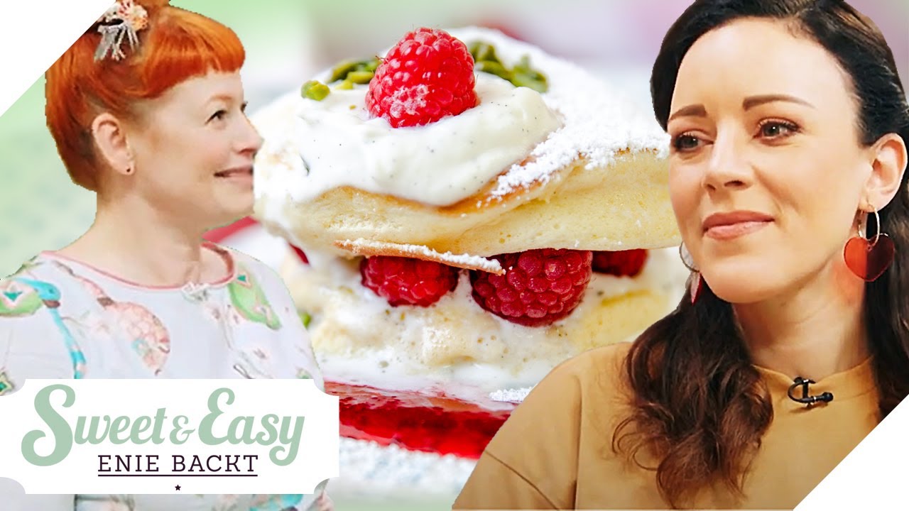 Japanische Soufflé-Pancakes auf fruchtigem Himbeerspiegel | Sweet & Easy - Enie backt | sixx