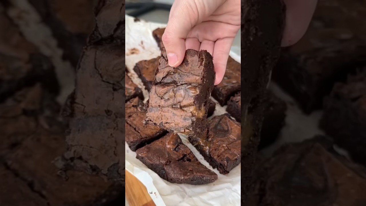 BROWNIES DE CHOCOLATE BIEN H&Uacute;MEDOS (Receta) #shorts #chocolatebrownie