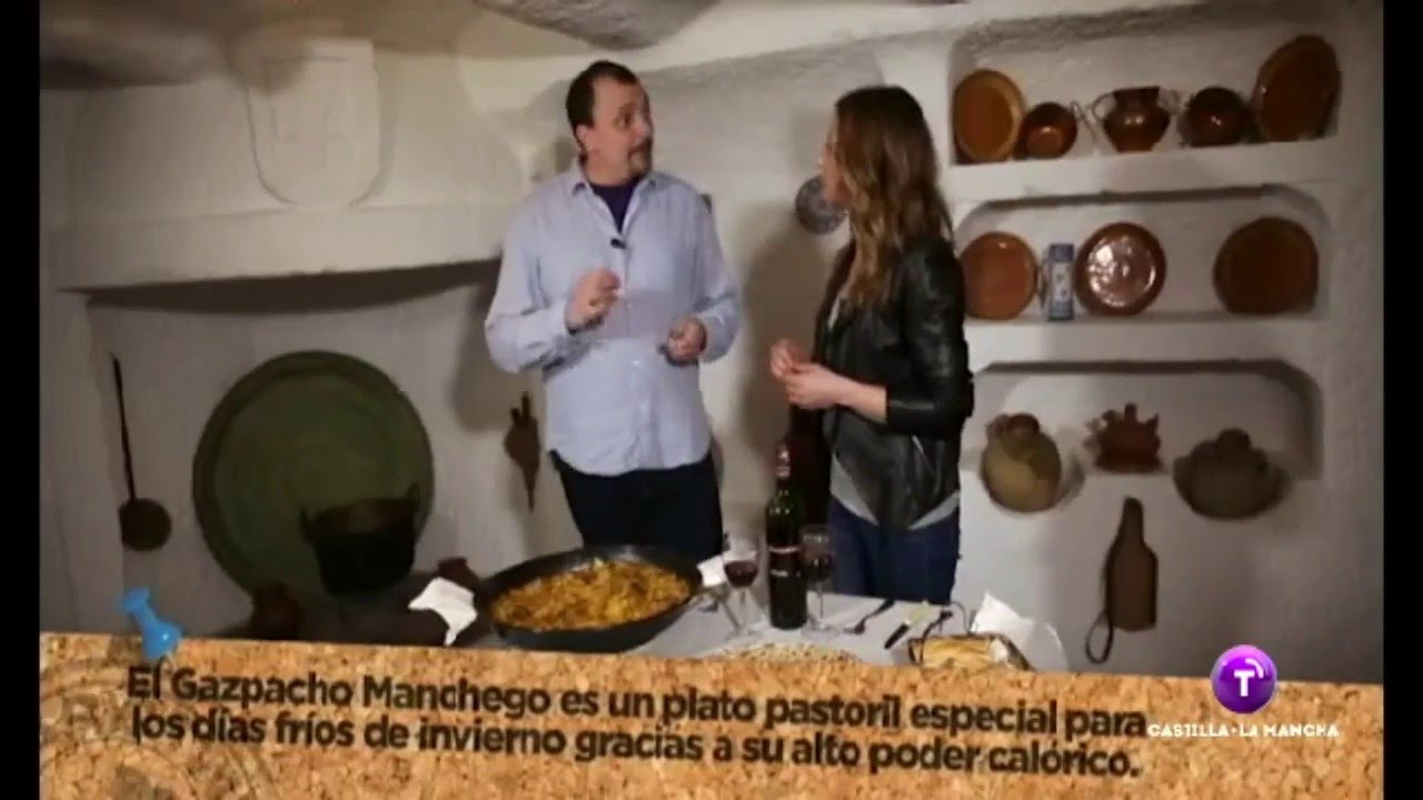 Nos tomamos unos gazpachos en las Cuevas de Masagó