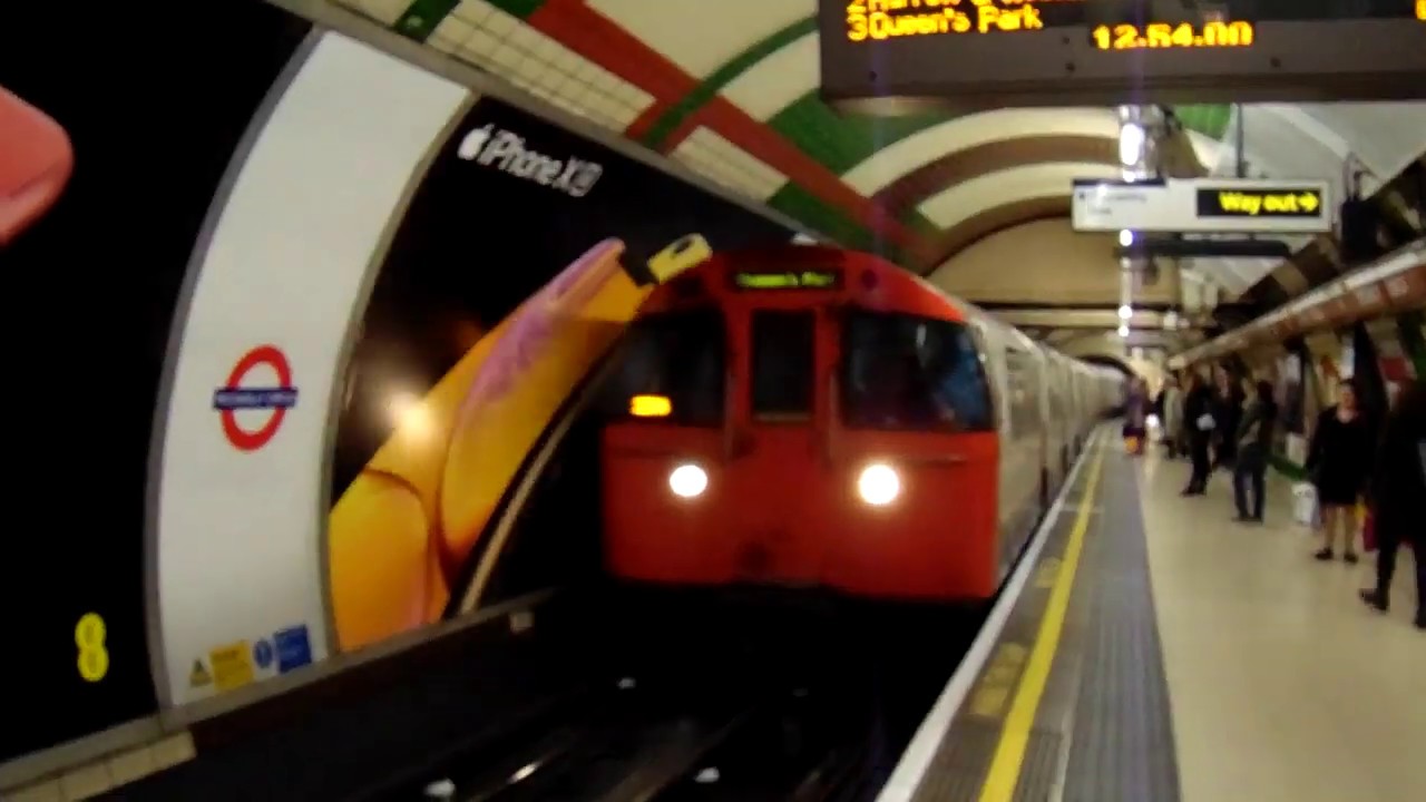 Northbound Bakerloo Line at Piccadilly Circus