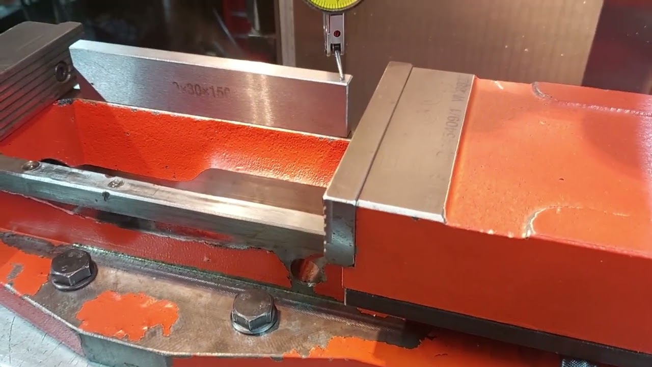 ACIERA F4 geometric measurement with Allmatic vise