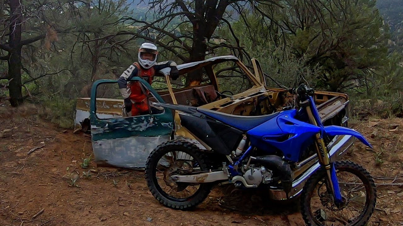 MotoVlog Ep: 9! Found An Abandoned Truck!! (YZ125)