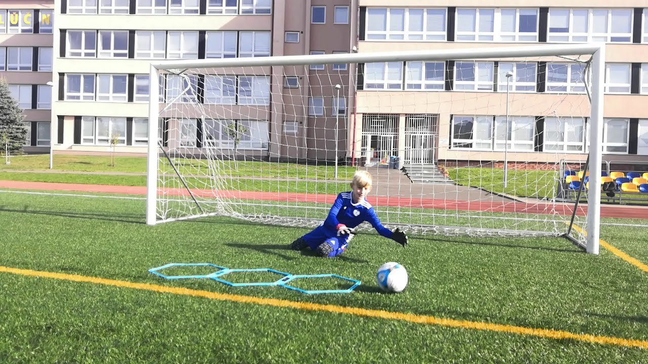 Brankársky tréning U9-U10: Chytanie lôpt po zemi v páde