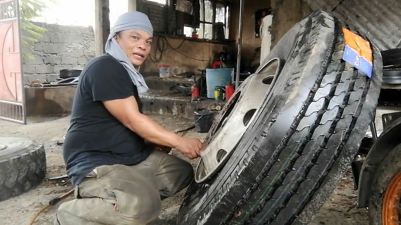 Paano mag palit ng tubeless na gulong ng truck