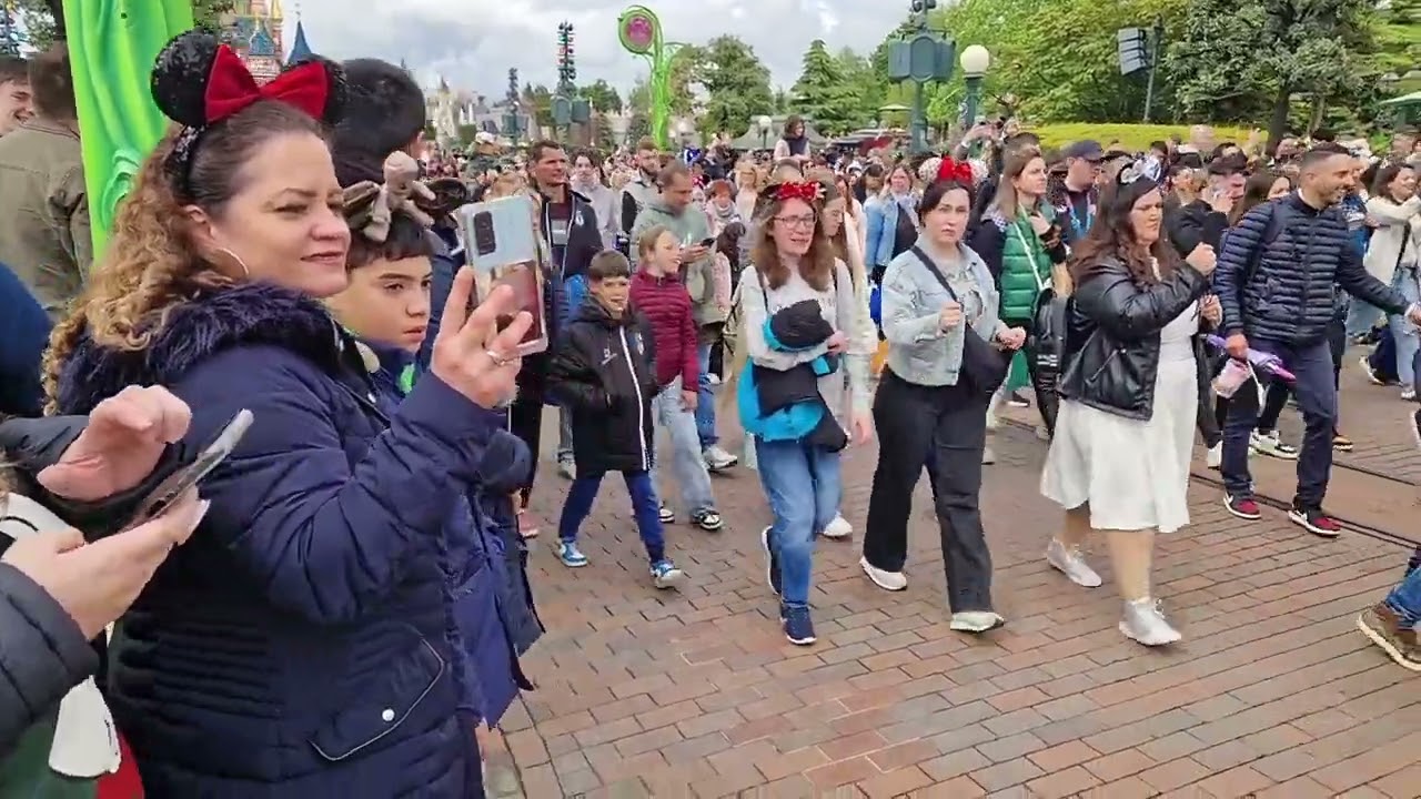 Disneyland Paris - A Million Splashes Of Colour - #disneylandparis #disneyparks #disneyland